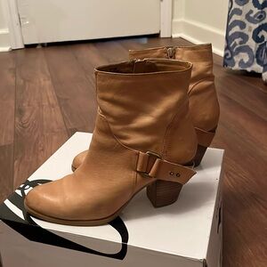 Nine West Natural Tan boots